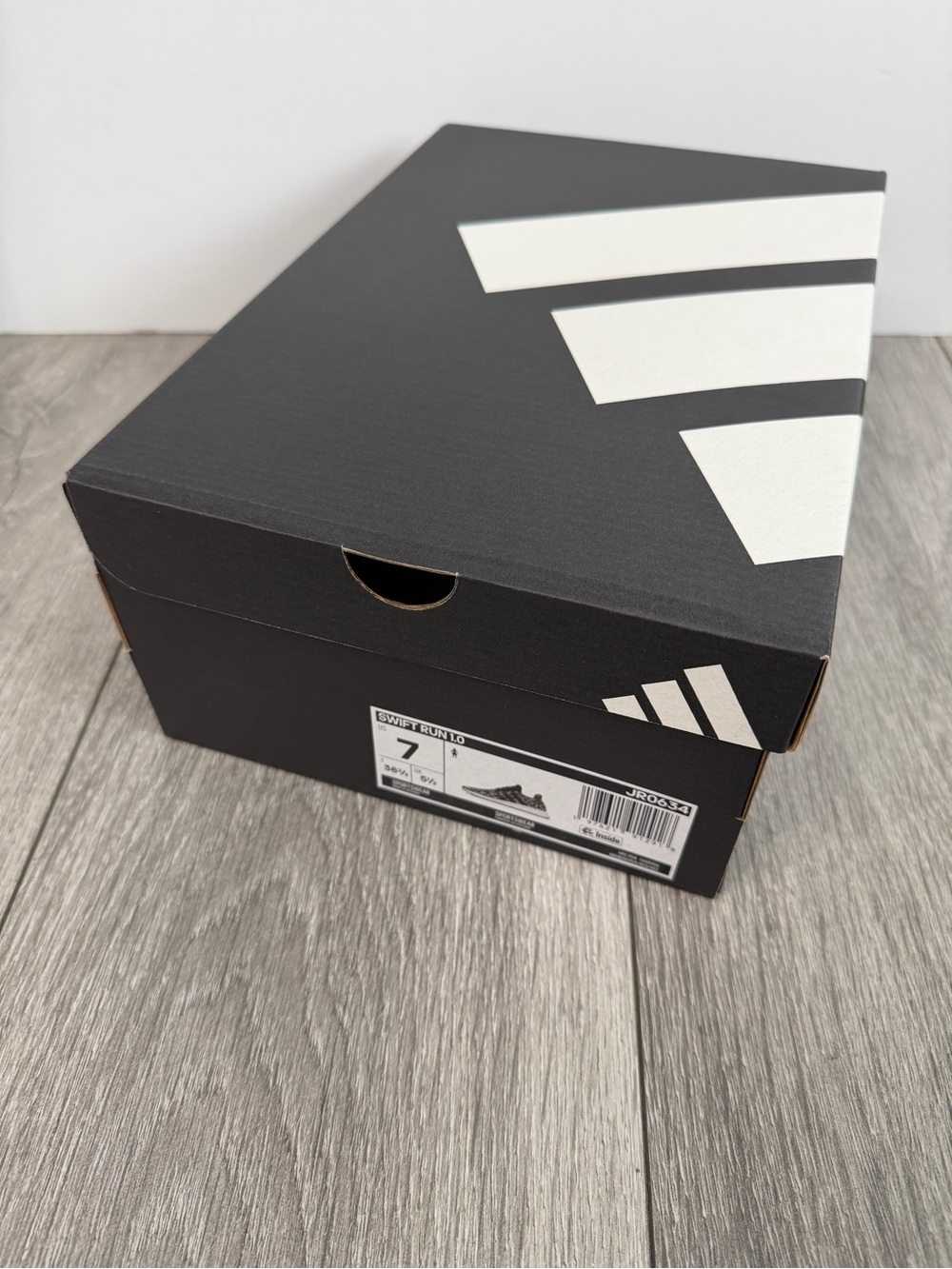 Adidas Women’s Swift Run Sneakers NWT Size 7 - Picture 3 of 8